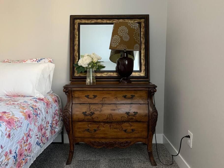 Rooms With A Mountain View Pleasant Grove ภายนอก รูปภาพ