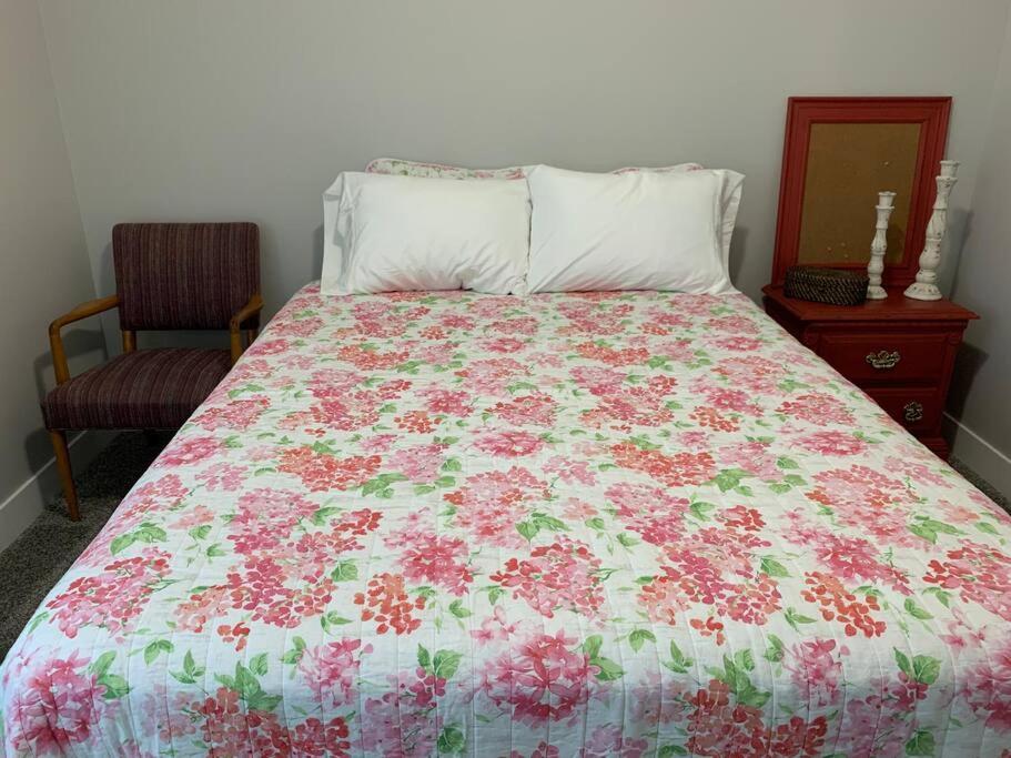 Rooms With A Mountain View Pleasant Grove ภายนอก รูปภาพ